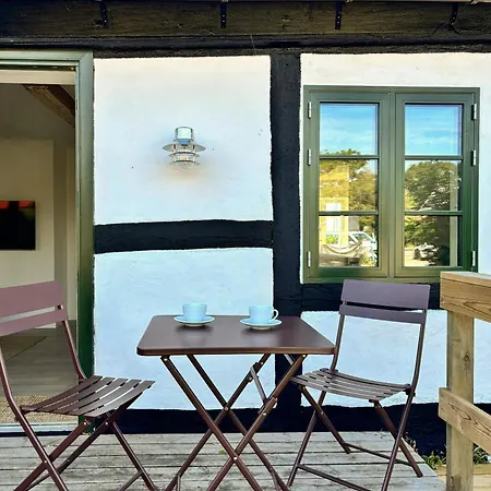 Charming Harbour House With Sea Views Bisserup