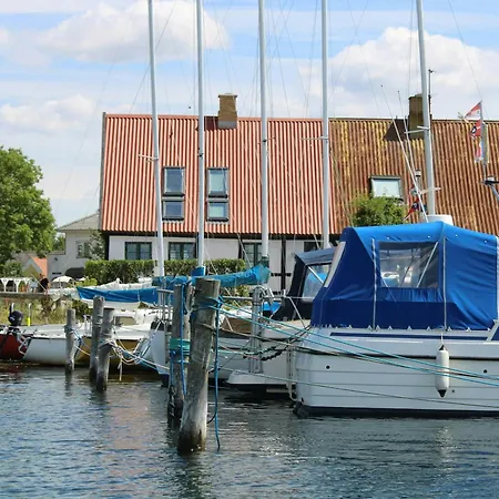 Charming Harbour House With Sea Views Semesterbostad *